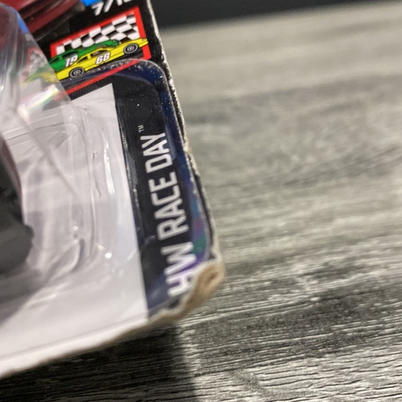 Hot Wheels | Race Day #7 of 10 Vehicles: Dodge Viper SRT10 ACR - 1:64 Scale - Picture 11 of 13